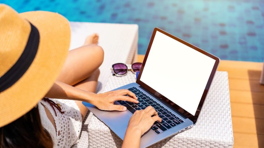 Equilibrar Trabalho e Turismo: O Desafio do Nômade Produtivo em 2025