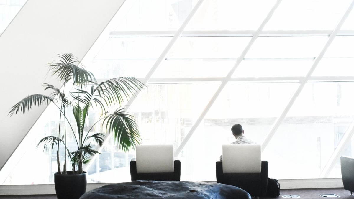 Descubra Como Lucrar Viajando pelo Mundo Sem Sair de Casa