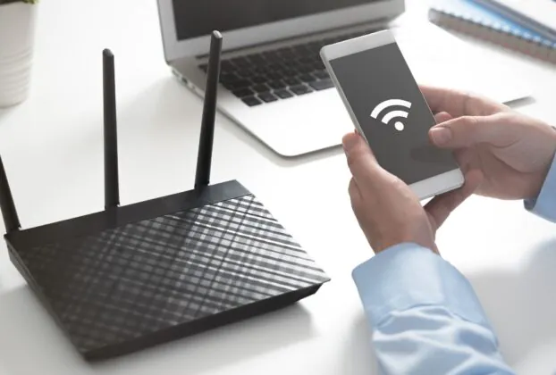 Descubra como garantir internet veloz e confiável durante suas viagens